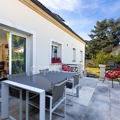 Maison 6 pièces 240 m²