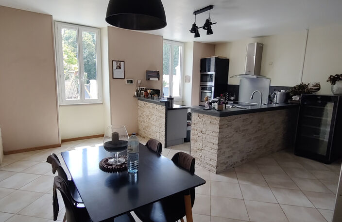 Maison charentaise avec dépendances — photo 3