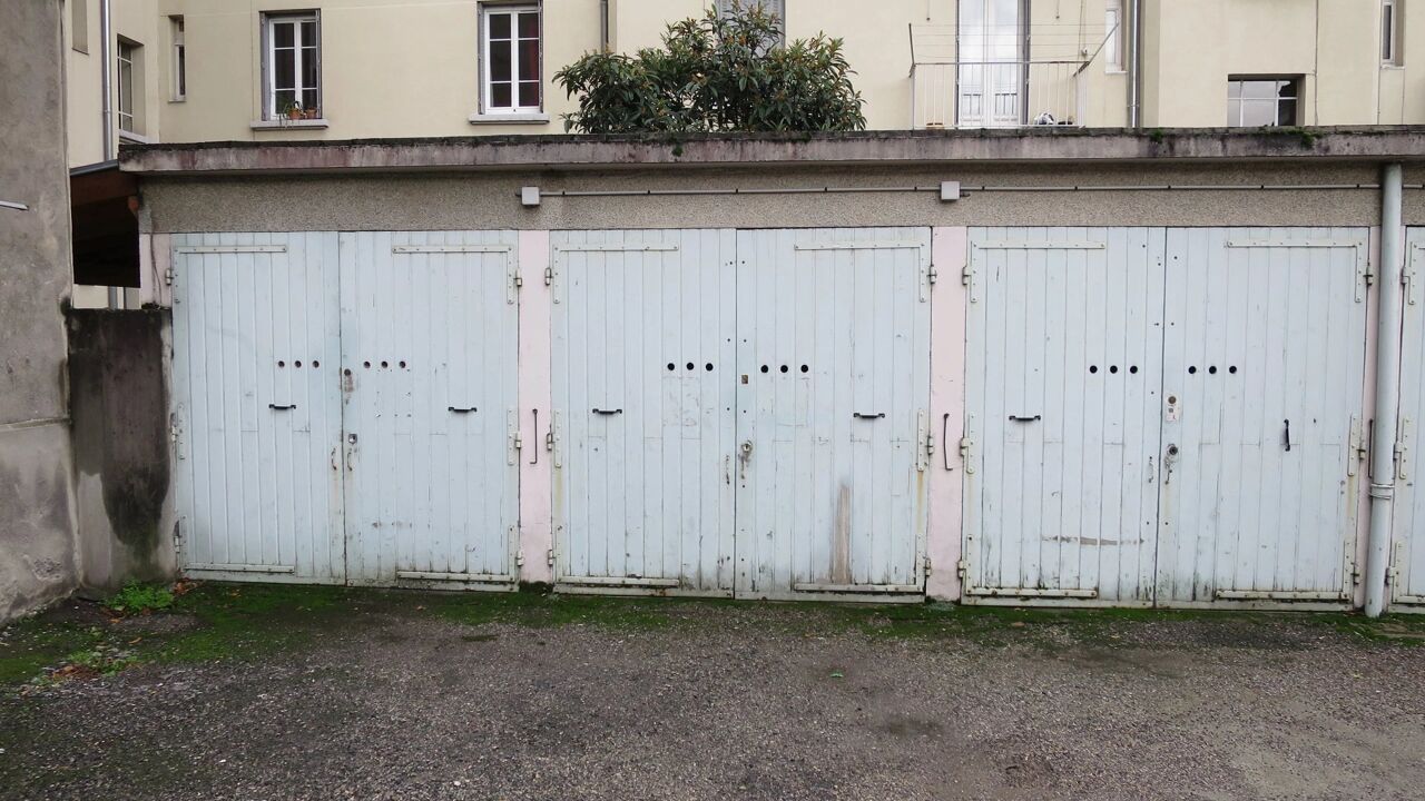 garage  pièces 13 m2 à louer à Grenoble (38000)