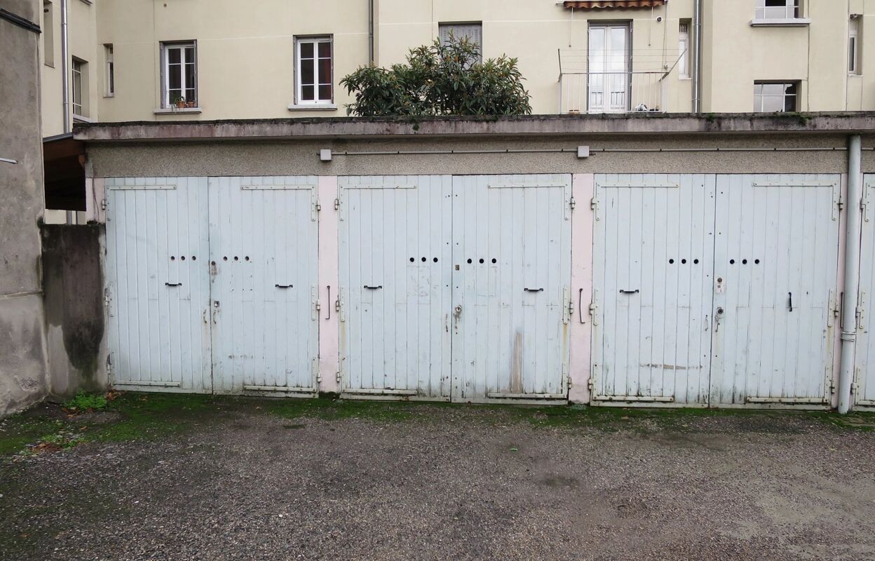 garage  pièces 13 m2 à louer à Grenoble (38000)