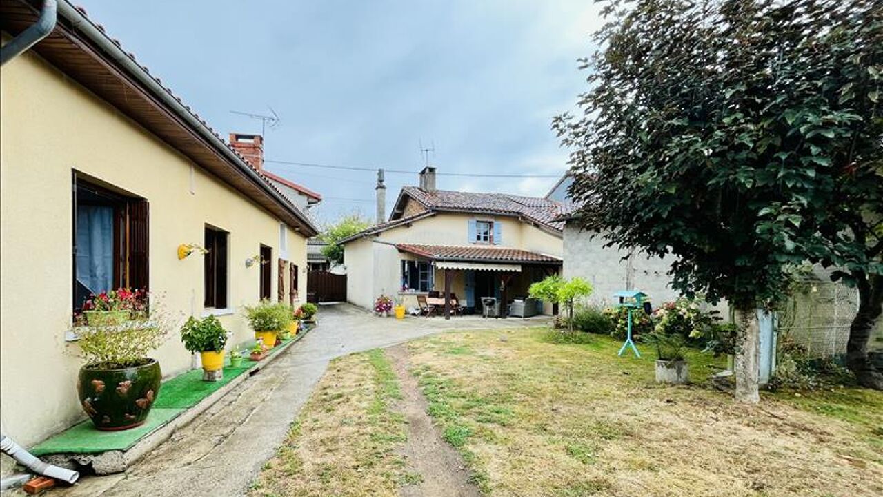 maison 5 pièces 98 m2 à vendre à Terres-de-Haute-Charente (16270)