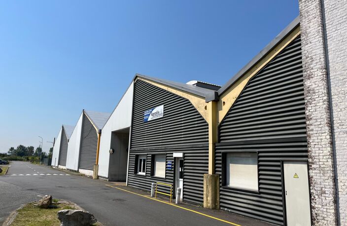 Entrepôt logistique avec 4 quais de déchargement — photo 3