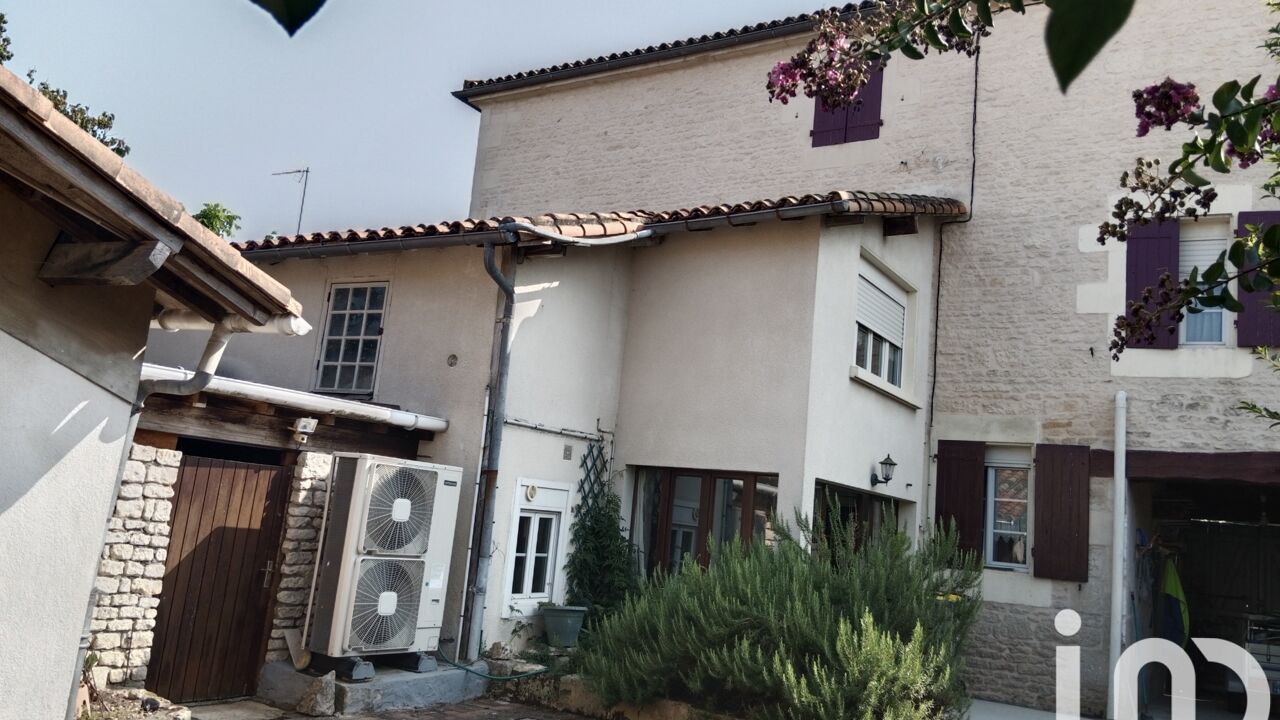 maison 5 pièces 198 m2 à vendre à Magné (79460)