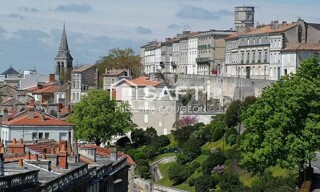 Immeuble  320 m² à vendre à Angoulême (16000)
