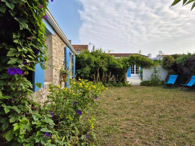 Maison À Vendre - LA BREE LES BAINS — photo du bien