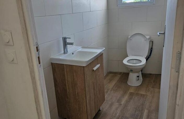 FABIEN TEKA IMMO VOUS PROPOSE UN LOCAL DE 51M² SITUE AU MOUFIA, SAINTE CLOTILDE — photo 5