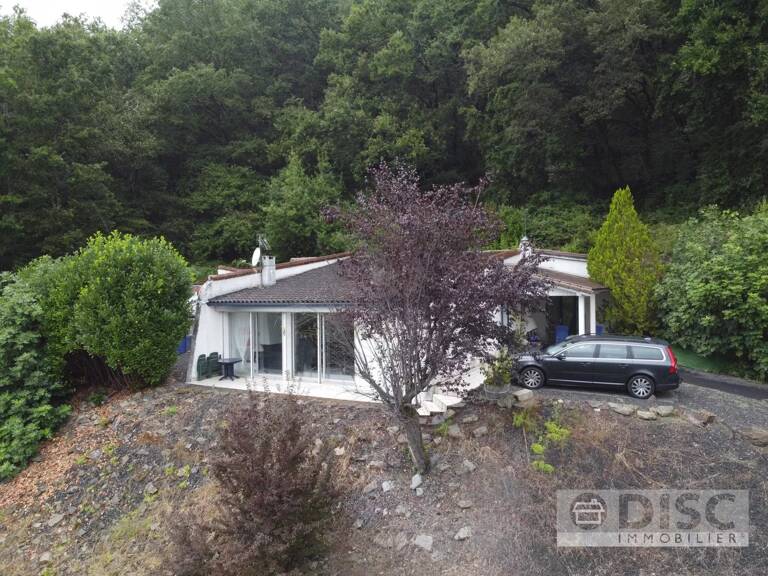 Maison de plain-pied avec vue et parcelle en bordure de rivière. — photo 1
