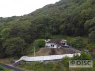 Maison de plain-pied avec vue et parcelle en bordure de rivière. — photo 2