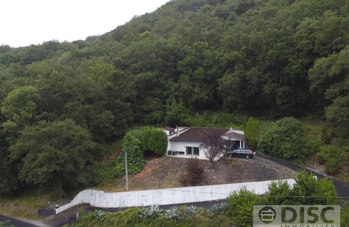 Maison de plain-pied avec vue et parcelle en bordure de rivière. — photo 2