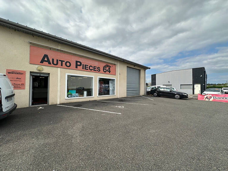 A louer Lescar Soleil - local 237m² avec parking — photo 1
