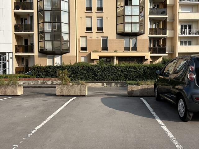 PLACE DE PARKING — photo du bien