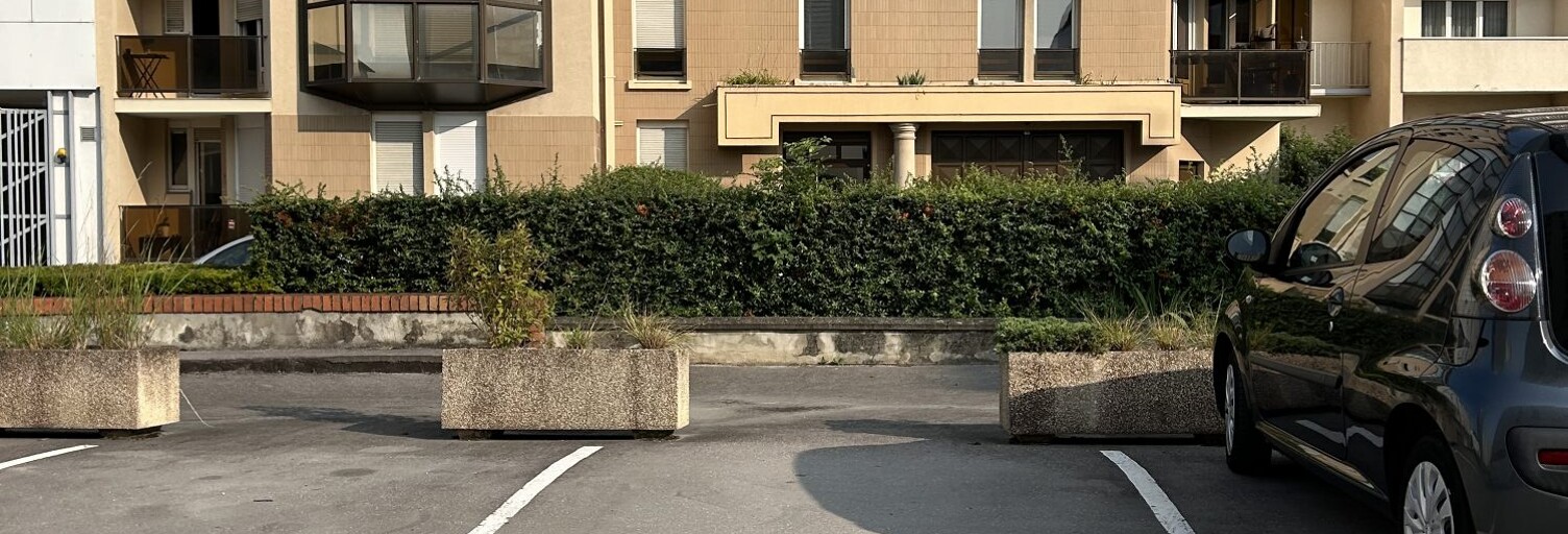 Garage   m² à louer à Reims (51100)