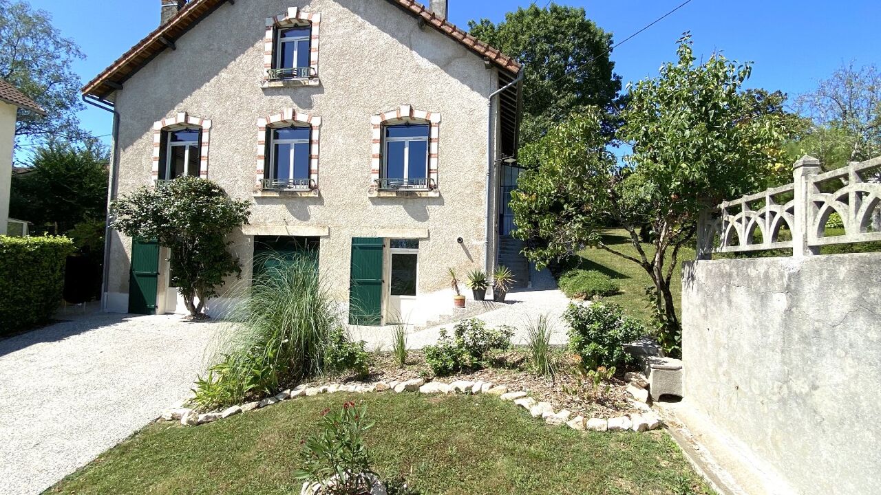 maison 9 pièces 206 m2 à vendre à Nontron (24300)