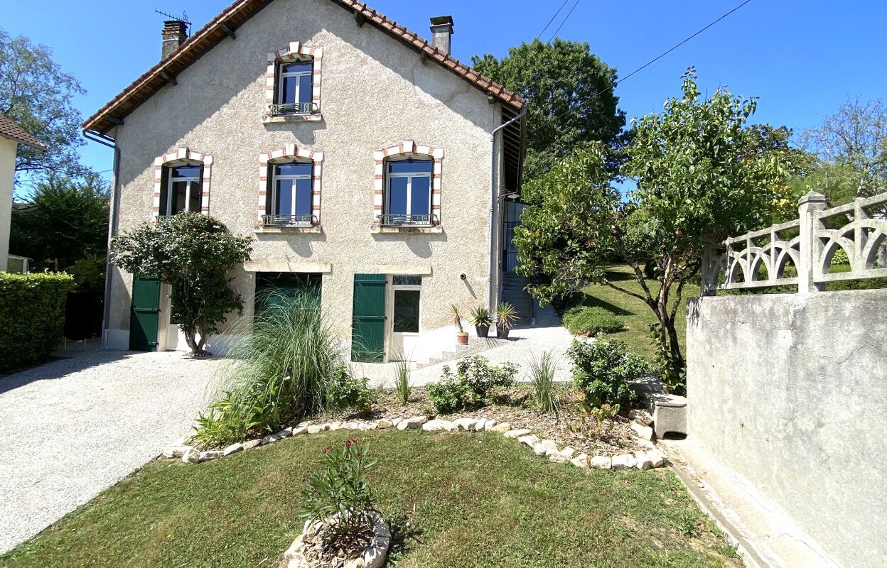 maison 9 pièces 206 m2 à vendre à Nontron (24300)