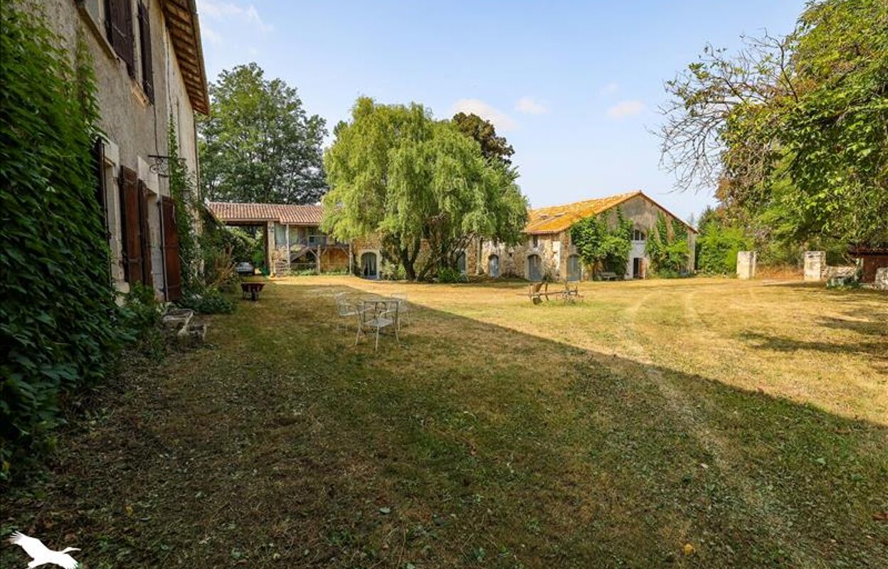 maison 17 pièces 409 m2 à vendre à Rioux-Martin (16210)