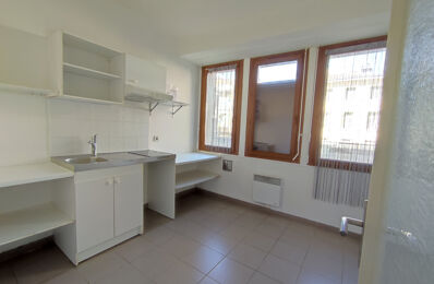 location appartement 595 € CC /mois à proximité de Marseille 7 (13007)