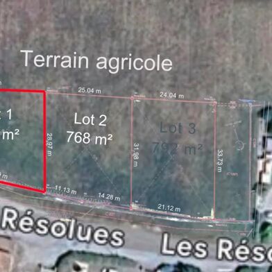 Terrain 772 m²