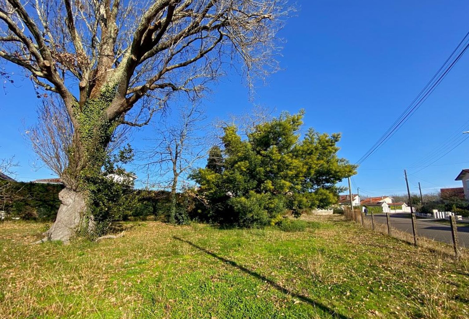 Terrain constructible de 650m2 Saint-Médard — photo 1