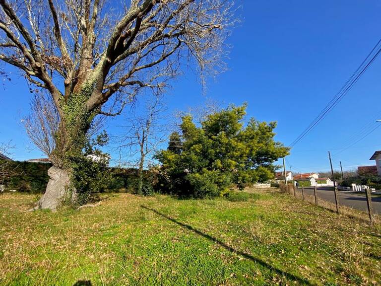 Terrain constructible de 650m2 Saint-Médard — photo 1