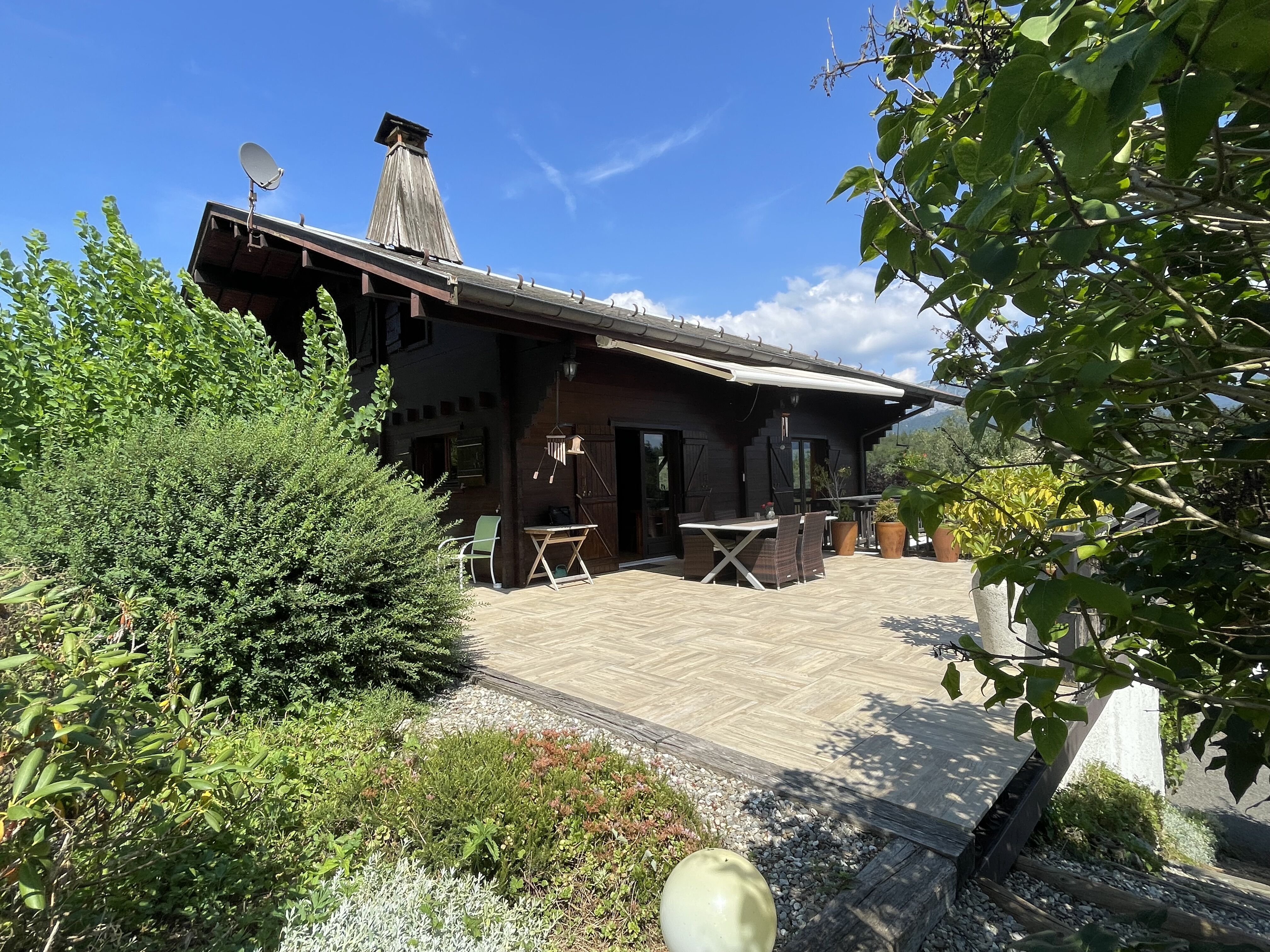 A 10 MIN du Lac d&rsquo;Annecy chalet de 355 m² utiles
