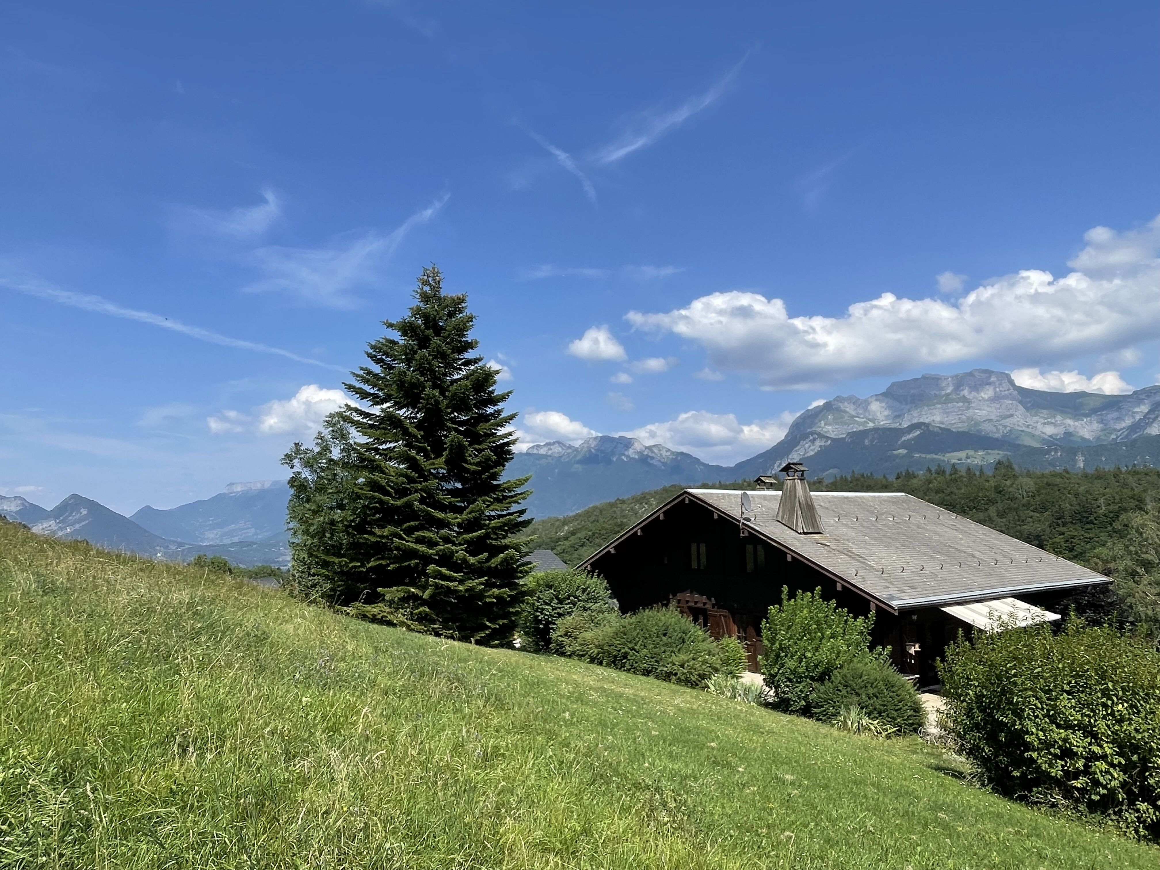 A 10 MIN du Lac d&rsquo;Annecy chalet de 355 m² utiles
