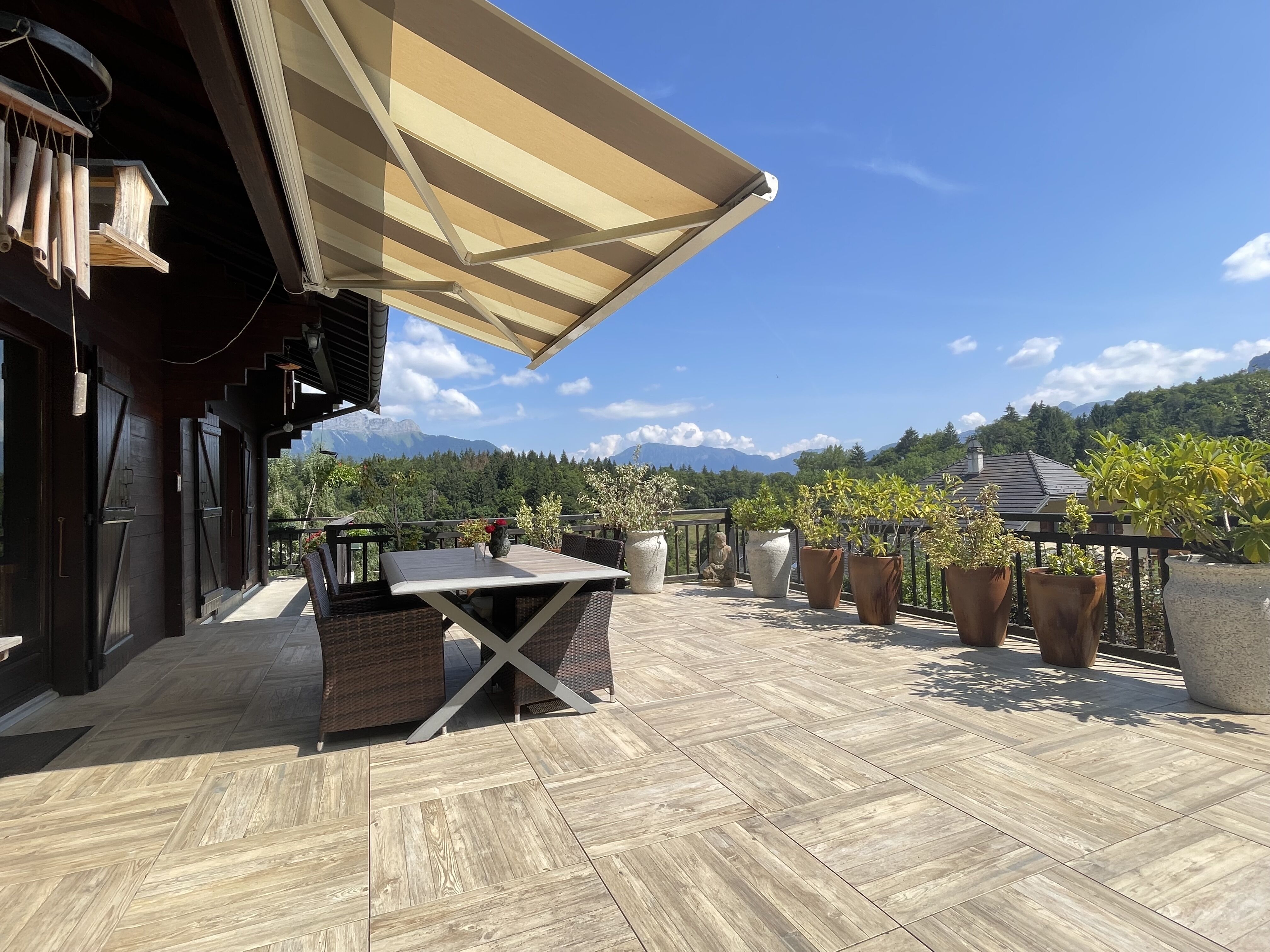 A 10 MIN du Lac d&rsquo;Annecy chalet de 355 m² utiles