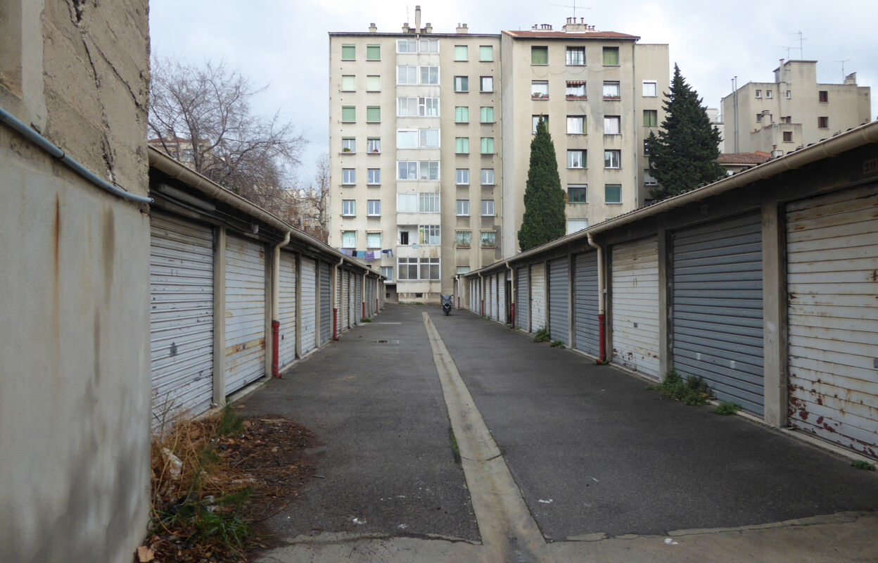 garage  pièces 14 m2 à louer à Marseille 5 (13005)