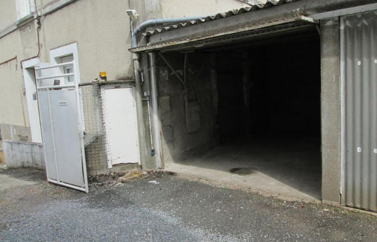 garage  pièces 9 m2 à louer à Angers (49000)