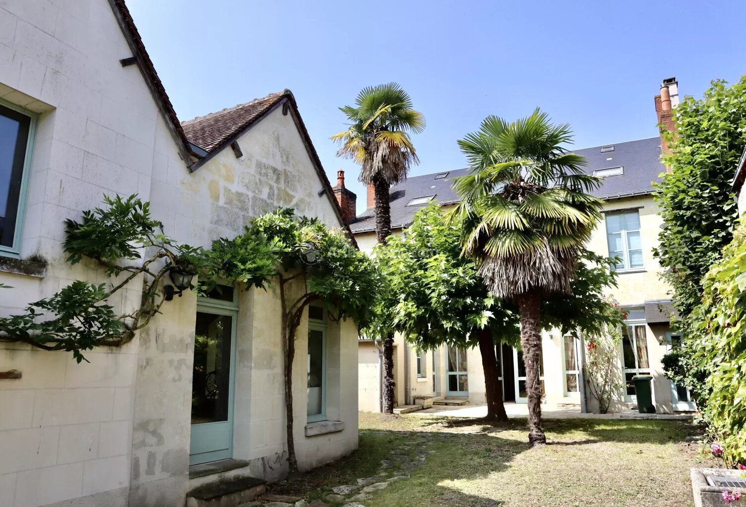 Hôtel particulier en plein centre de LA CHARTRE SUR LE LOIR — photo 1