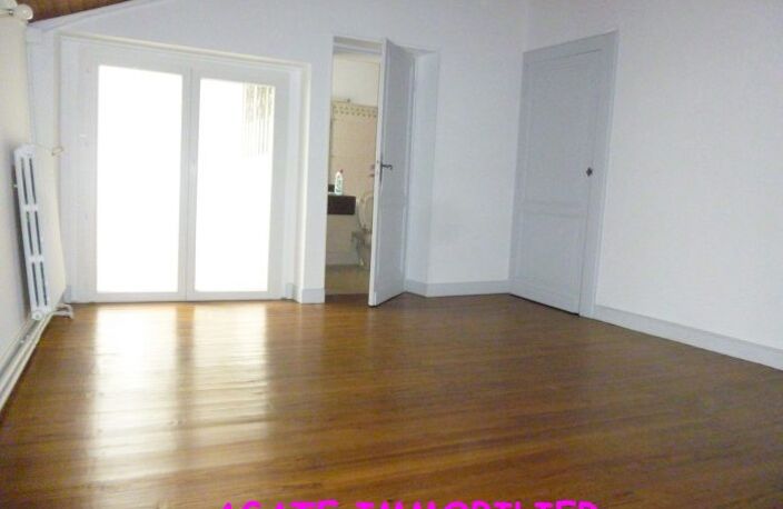 MAISON DE BOURG DE 145 M² 5 PIECES — photo 3