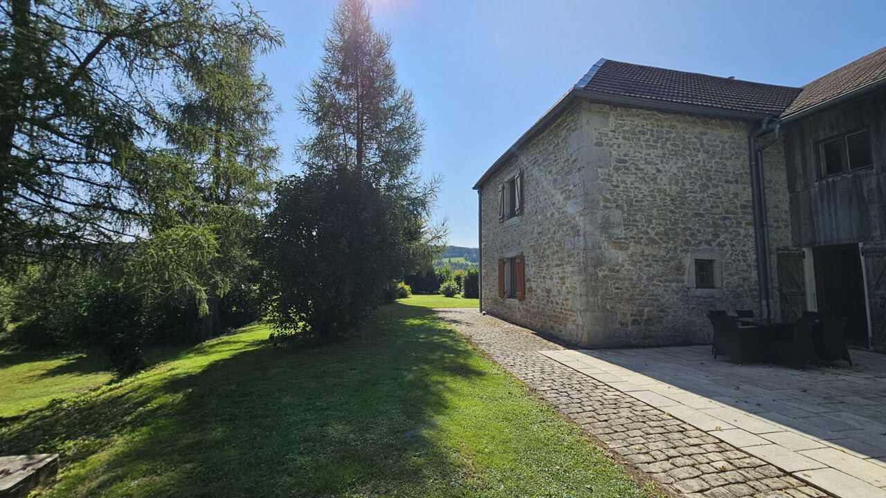 maison 16 pièces 450 m2 à vendre à Orchamps-Vennes (25390)