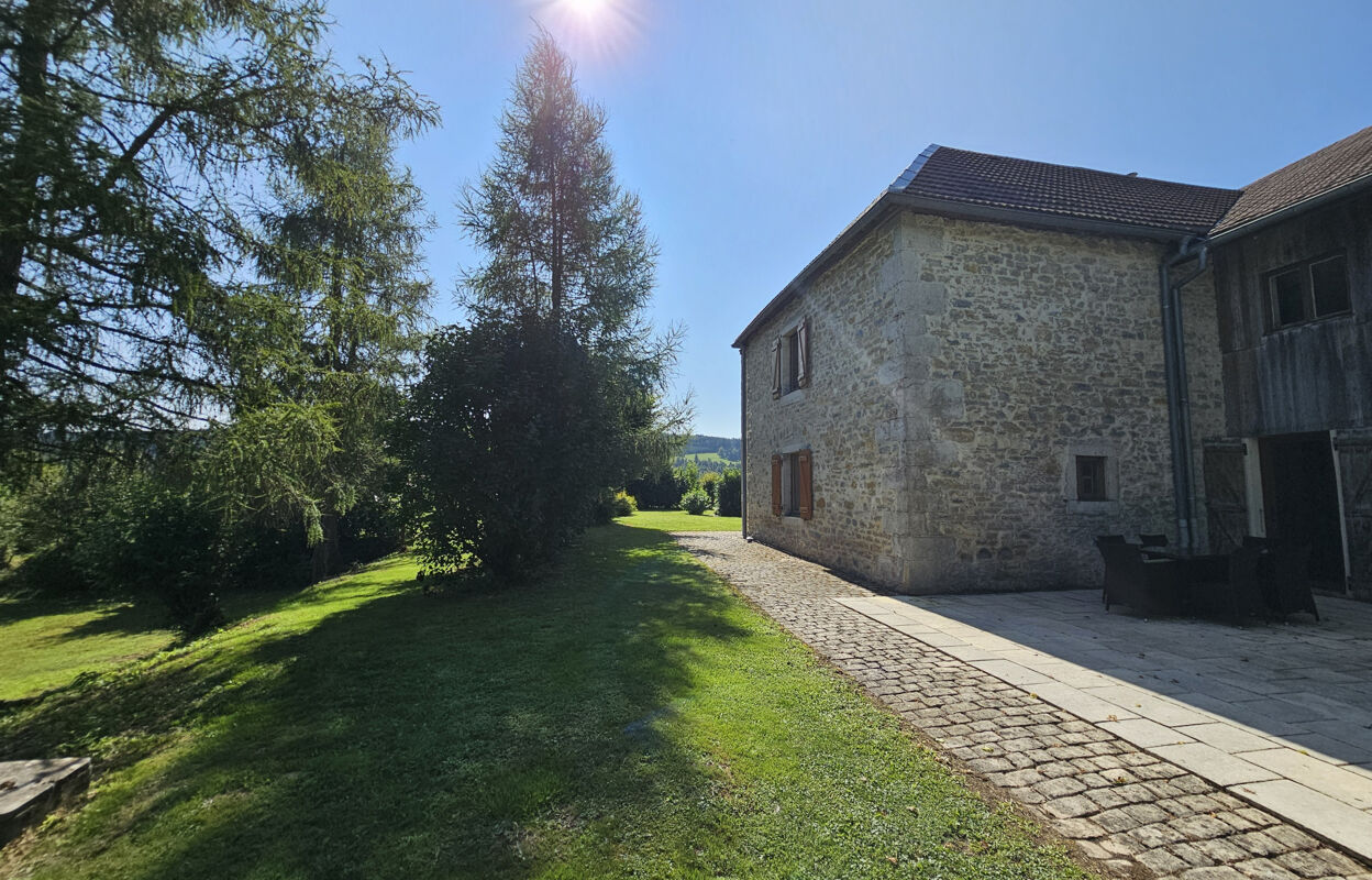 maison 16 pièces 450 m2 à vendre à Orchamps-Vennes (25390)