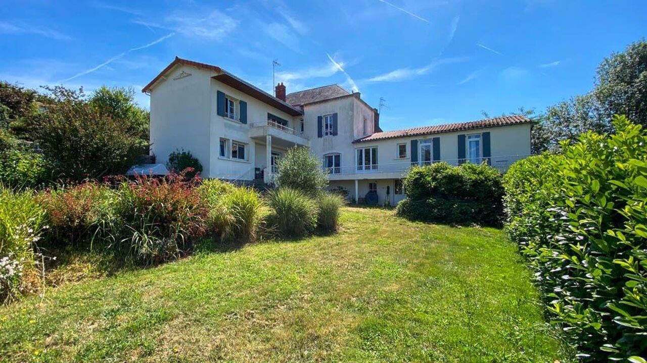 maison 12 pièces 230 m2 à vendre à Pouzauges (85700)