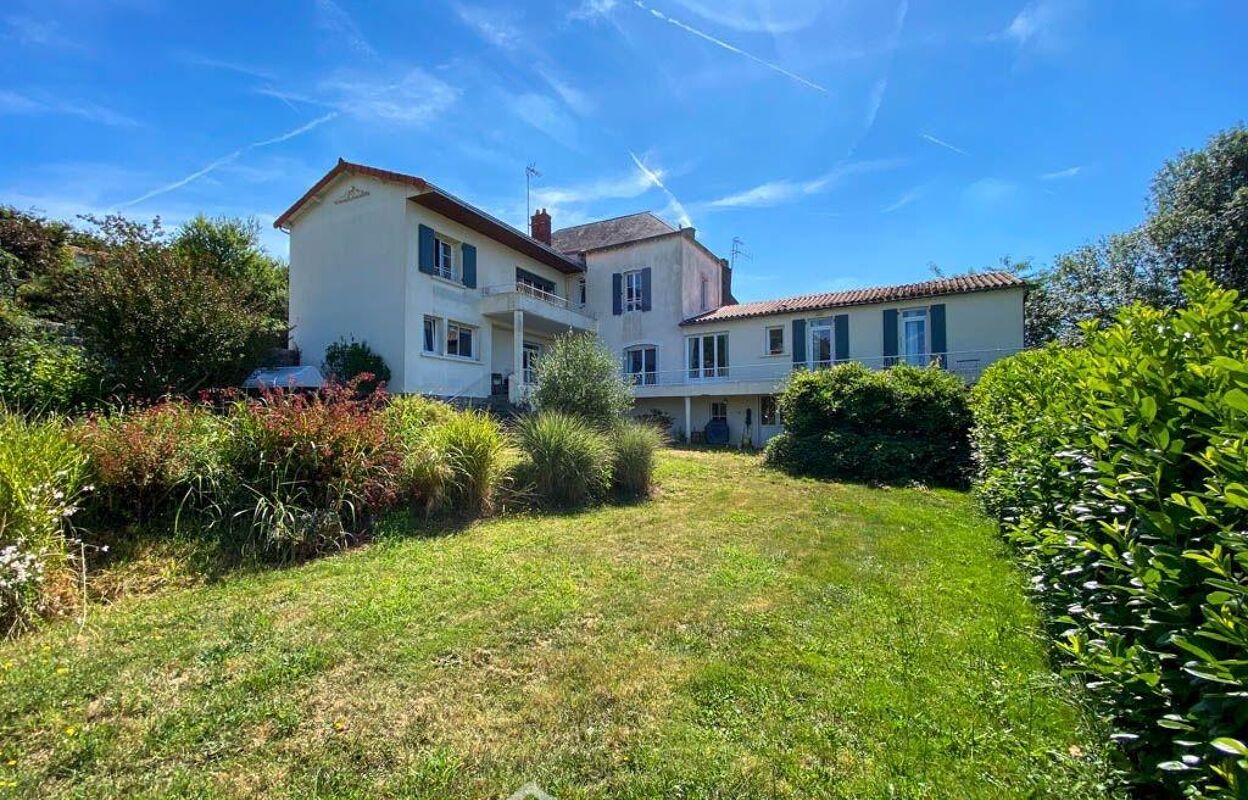 maison 12 pièces 230 m2 à vendre à Pouzauges (85700)