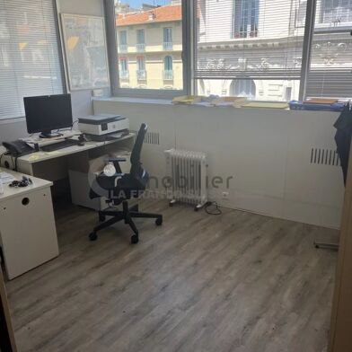 Bureau 4 pièces 2300 €