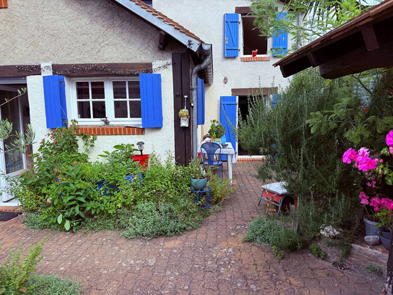 CLERY ST ANDRE Maison de village rénovée. — photo 1