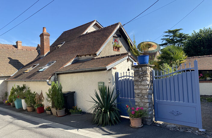 CLERY ST ANDRE Maison de village rénovée. — photo 3