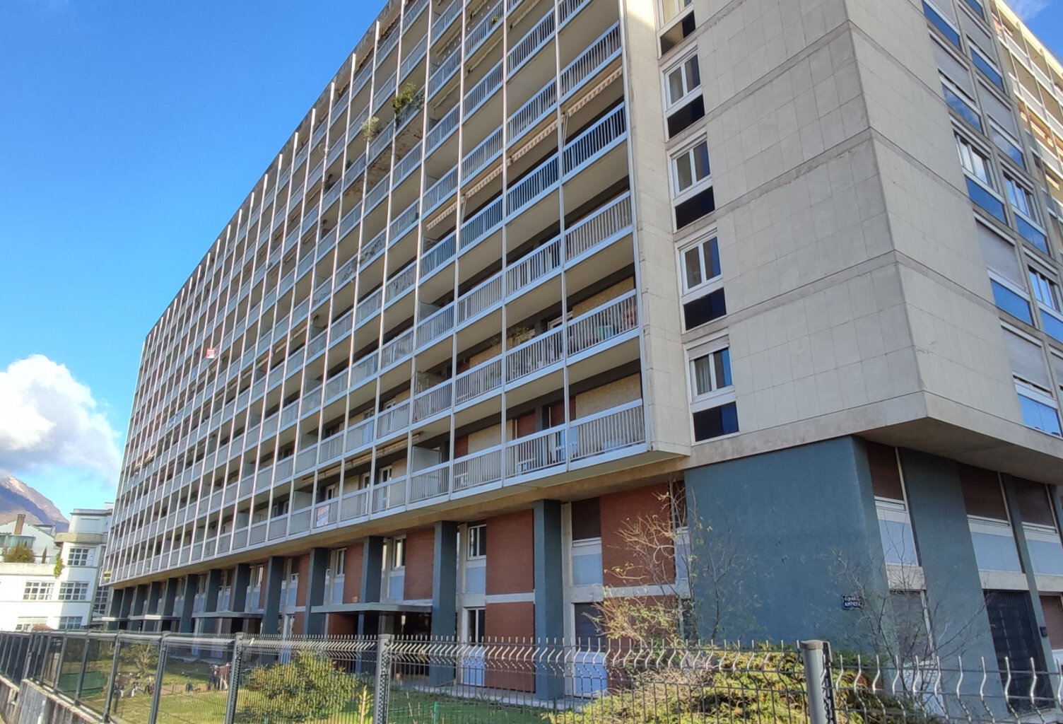 F5 103 m2 REFAIT NEUF — photo 1