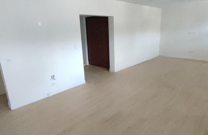 F5 103 m2 REFAIT NEUF — photo 2