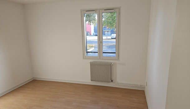 Local commercial 5 pièces  à louer Saintes 17100