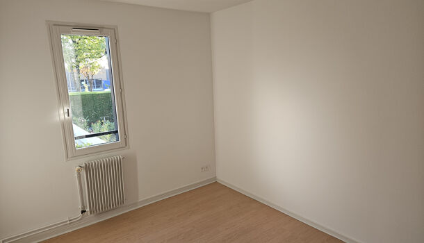 Local commercial 5 pièces  à louer Saintes 17100