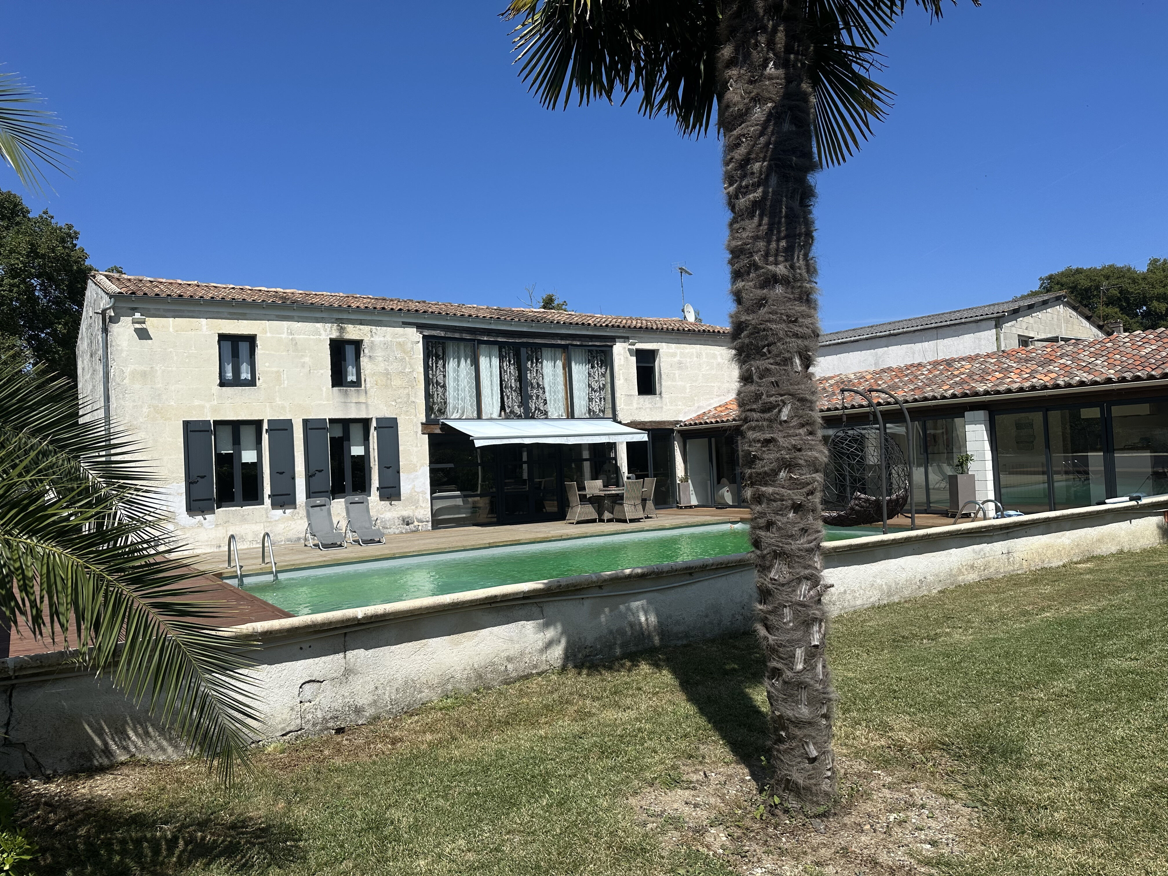 Villa / Maison  T8 à vendre Saintes 17100