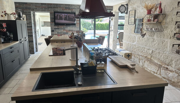 Villa / Maison 8 pièces  à vendre Saintes 17100