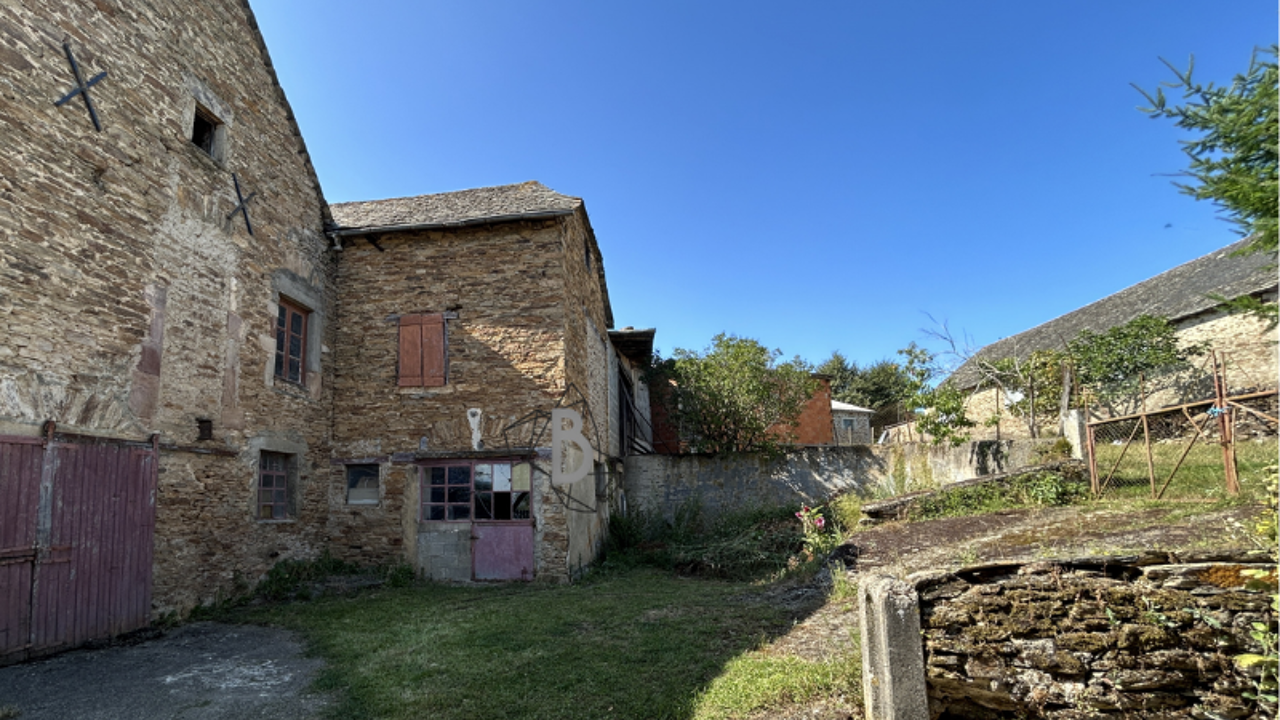 divers  pièces 440 m2 à vendre à Camboulazet (12160)