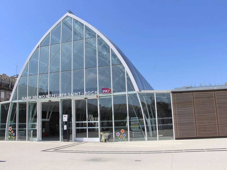 2 Studios  RDC A RENOVER dont 1 loft avec cour intérieure Quartier GARES/ RABELAIS — photo 1