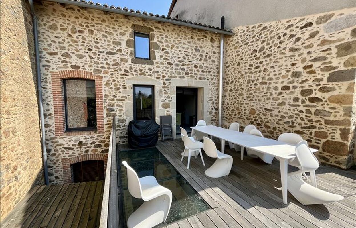 immeuble  pièces 231 m2 à vendre à Rochechouart (87600)