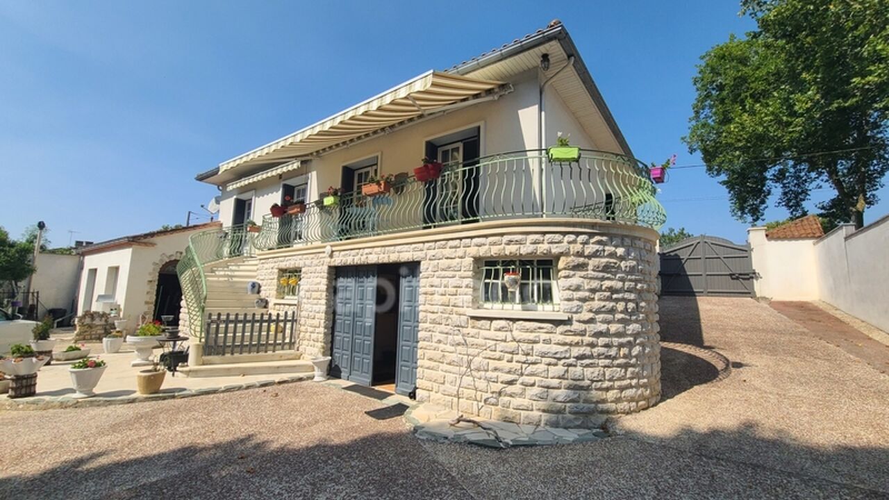 maison 5 pièces 133 m2 à vendre à Rouillac (16170)