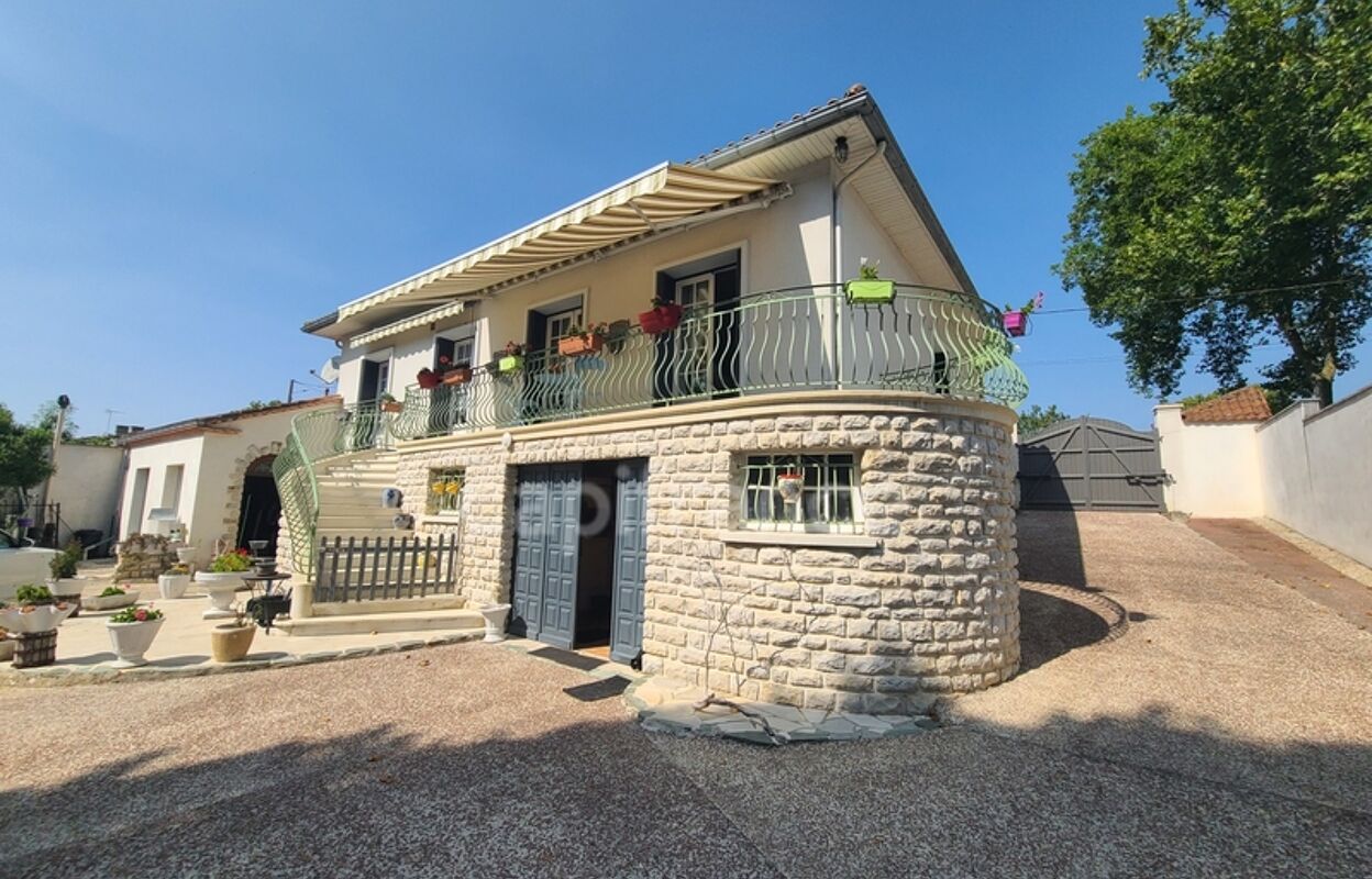 maison 5 pièces 133 m2 à vendre à Rouillac (16170)