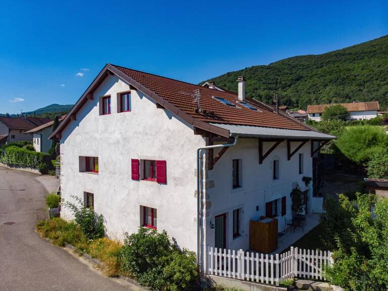 Corps de ferme T6 243m2 entièrement rénové sur son terrain de 870 m², dépendance — photo 1