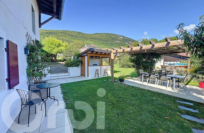 Corps de ferme T6 243m2 entièrement rénové sur son terrain de 870 m², dépendance — photo 2